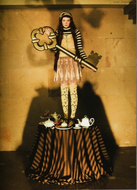 Глубока ли кроличья нора или Хэллоуин в Зазеркалье