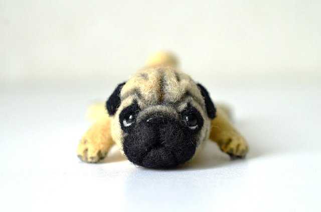 Пасмурный мопсик. Игрушка валянием своими руками (фото 3)