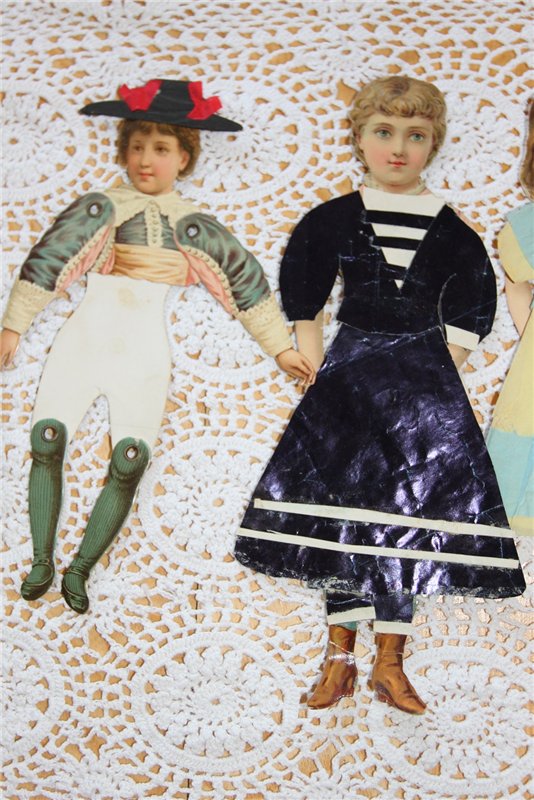 Тайна старой коробки (бумажные куклы 1892 года)