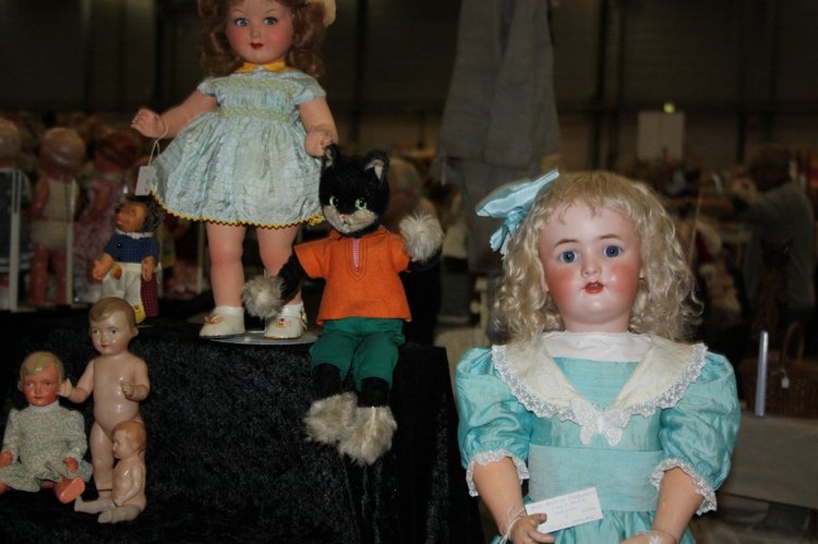 Выставка кукол, мишек тедди, кукольных домиков и миниатюры в Нидерландах 24-25 октября 2015 год. Часть третья - антикварки