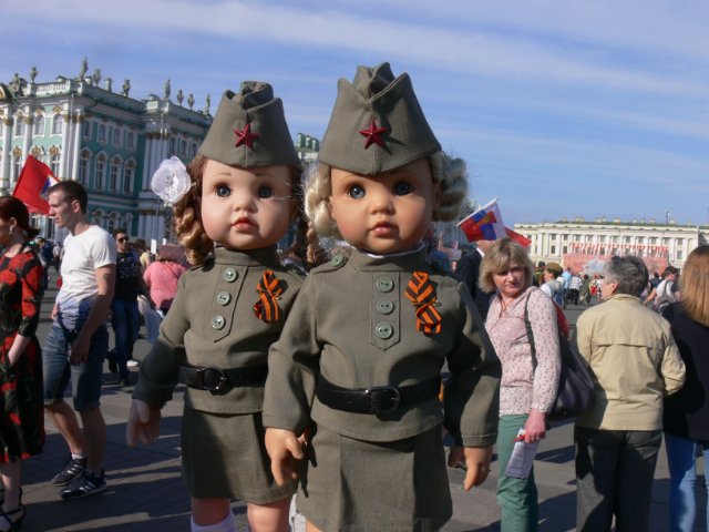 Праздник Победы и шествие Бессмертного полка в Санкт Петербурге с девчонками Gotz