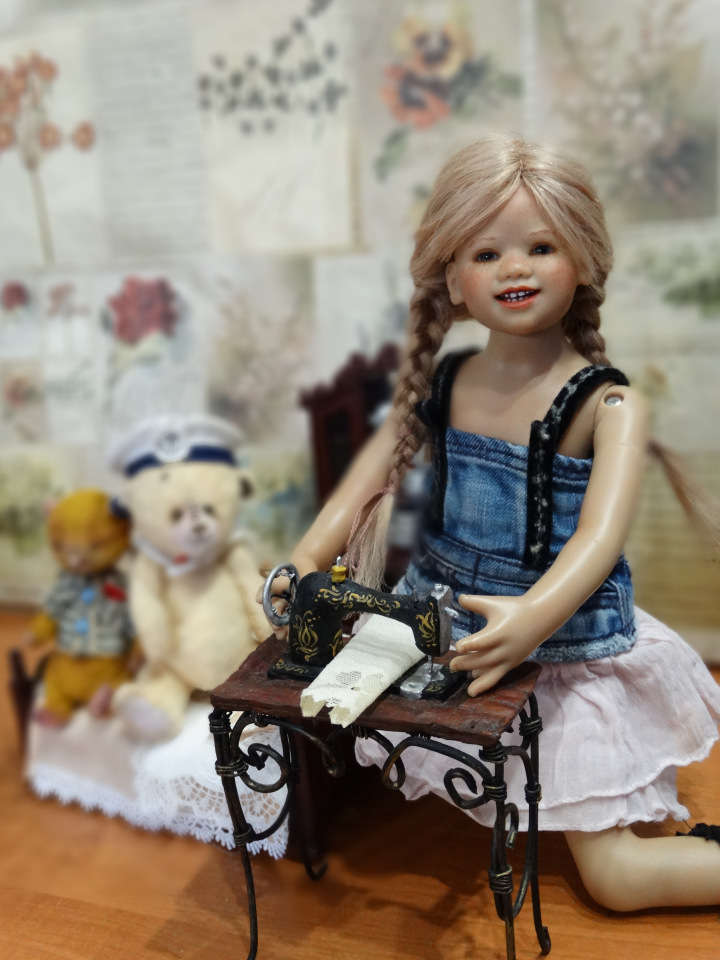 Новые игрушки для любимых кукол