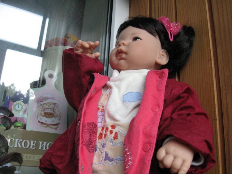 Азиаточка Миддлетончик и её любимые игрушки