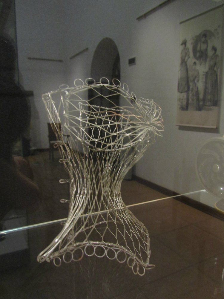 «Мода по-взрослому. Истории из кукольного гардероба» - выставка в Музее-заповеднике «Царицыно» - продолжение - 5-ый зал.