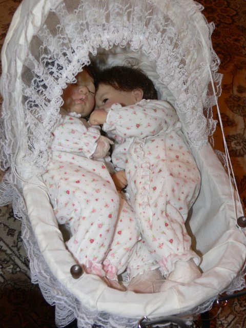 Чудо малыши в детской колясочке.. Artista Charisma Doll