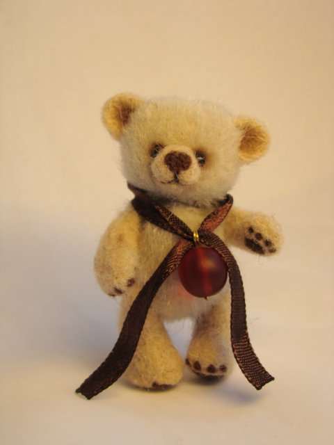 Мишка с клюковкой, авторская игрушка Ольги Чернухо (фото 6)