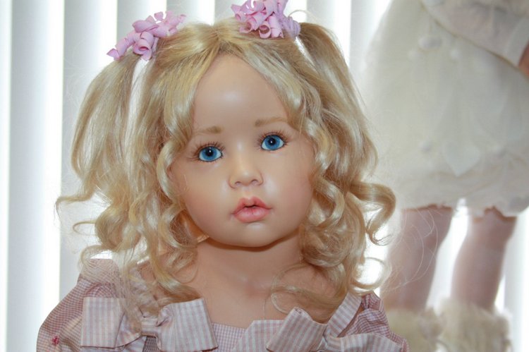 Первый показ новой коллекции 2016 года из резин от Hildegard Gunzel