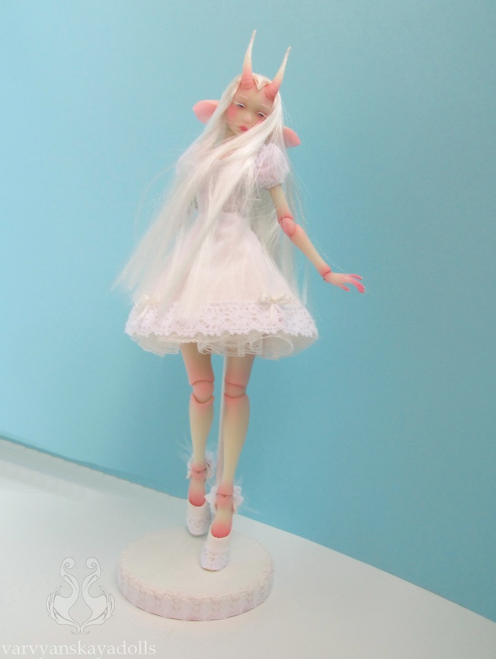 Дева по имени Неонилла. Авторская шарнирная кукла