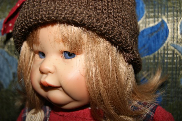 Кто стучится в дверь ко мне с толстой сумкой на ремне