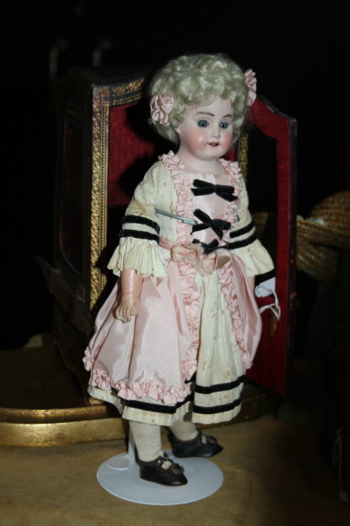 Выставка кукол, мишек тедди, кукольных домиков и миниатюры в Нидерландах 24-25 октября 2015 год. Часть третья - антикварки