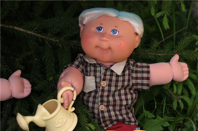 Капустная грядка отдыхает на даче. Cabbage Patch Kids