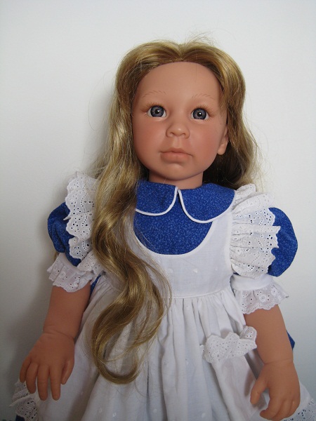 Почему грустит Алиса? Alice in Wonderland Lee Middleton, автор Eva Helland (фото 2)