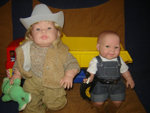 Шериф и его помощник против Мистера Лягуха. Куклы Berenguer