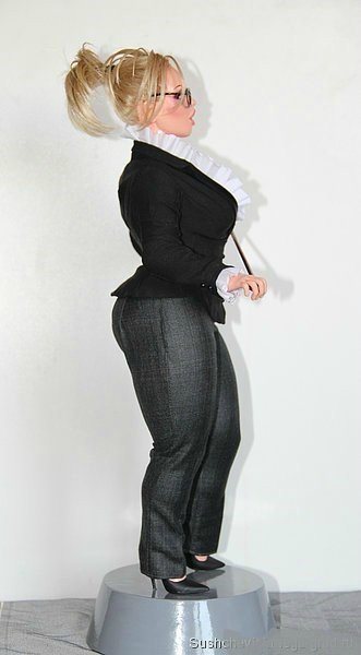 Авторские куклы Владимира Сушкевича. Автор портретных и реалистичных кукол, любитель пышных форм (фото 8)