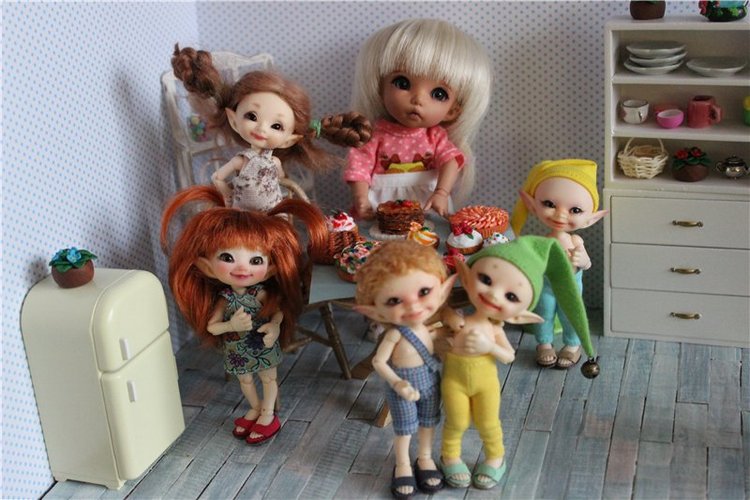 Как мелочь Анюте помогала