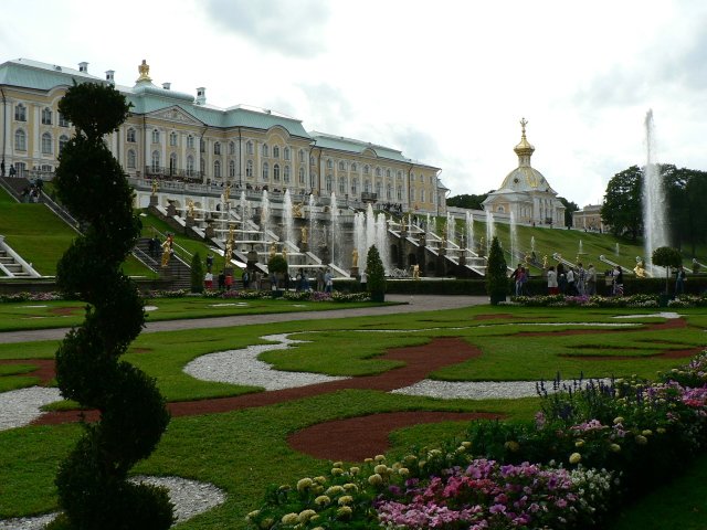 Тучи брызг моря.... Петергоф