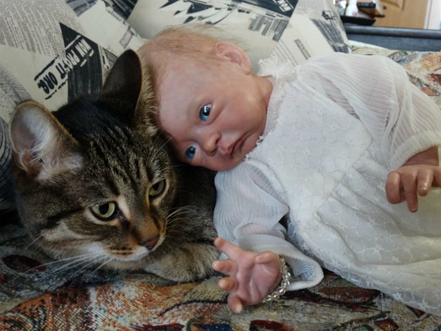 Малышка реборн Пейдж примеряет крестильное платье