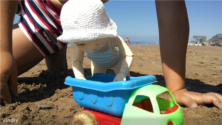Как Даша первый раз на море побывала (фото 8)