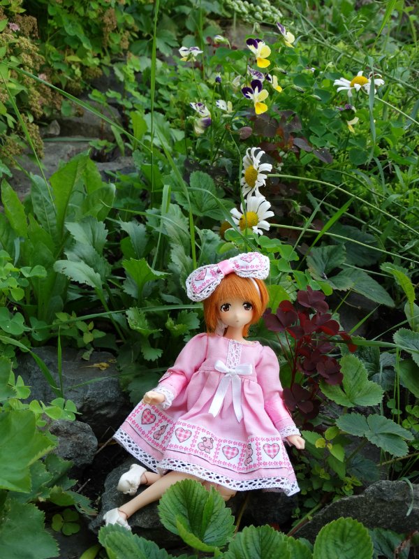 Дюймовочка в сказочном саду