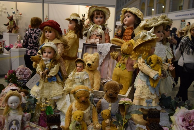 VII Московская международная выставка "Искусство Куклы". Портреты кукольной души или незримый диалог. Часть 2