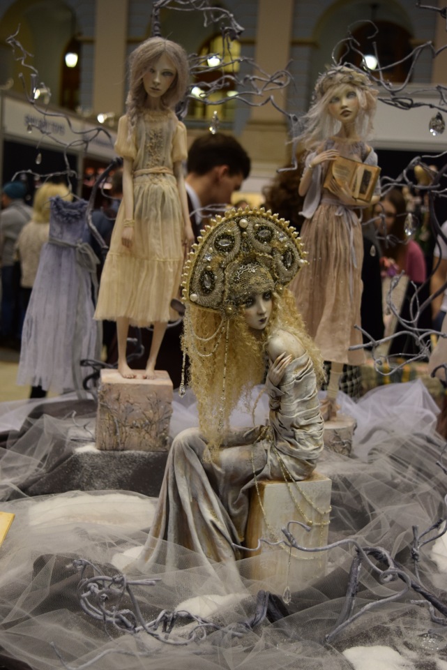 VII Московская международная выставка "Искусство Куклы". Портреты кукольной души или незримый диалог. Часть 2