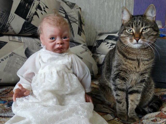 Малышка реборн Пейдж примеряет крестильное платье (фото 8)