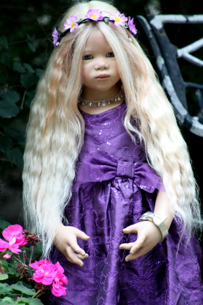 Солнечный денек в саду. Часть вторая - три подружки