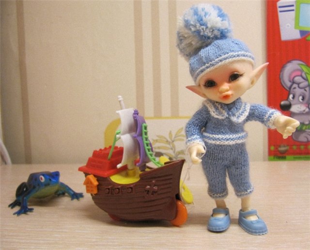 Матросская шапка, веревка в руке (фото 10)