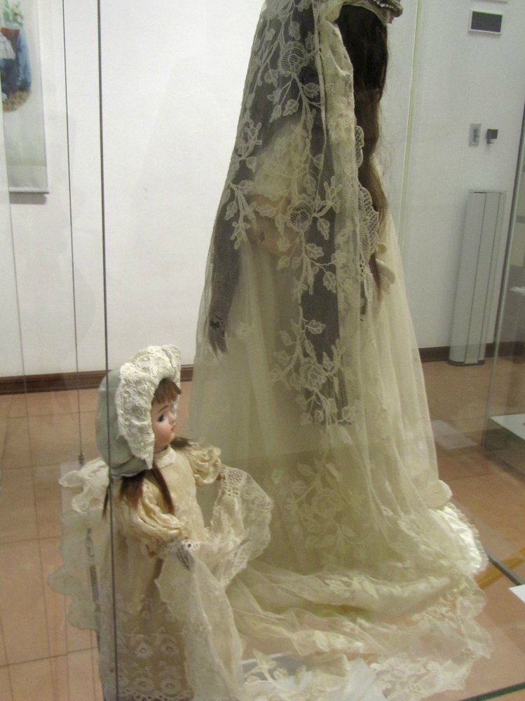 «Мода по-взрослому. Истории из кукольного гардероба» - выставка в Музее-заповеднике «Царицыно» - продолжение - 3-ий зал.