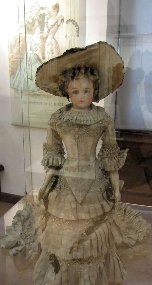 «Мода по-взрослому. Истории из кукольного гардероба» - выставка в Музее-заповеднике «Царицыно» - продолжение - 6-ой зал.