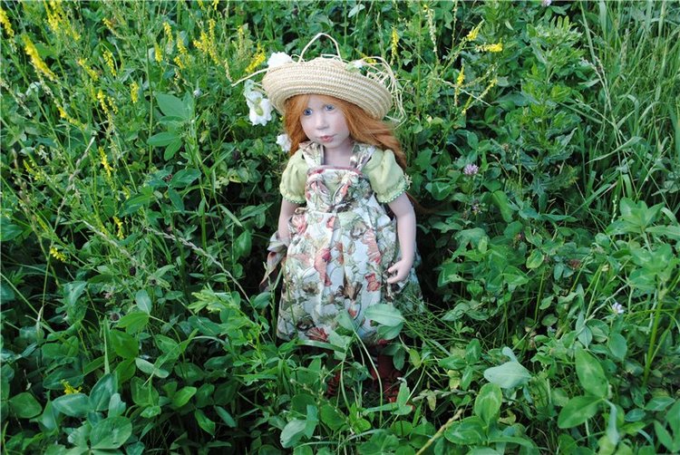 Мы купили два билета - уезжаем завтра в лето