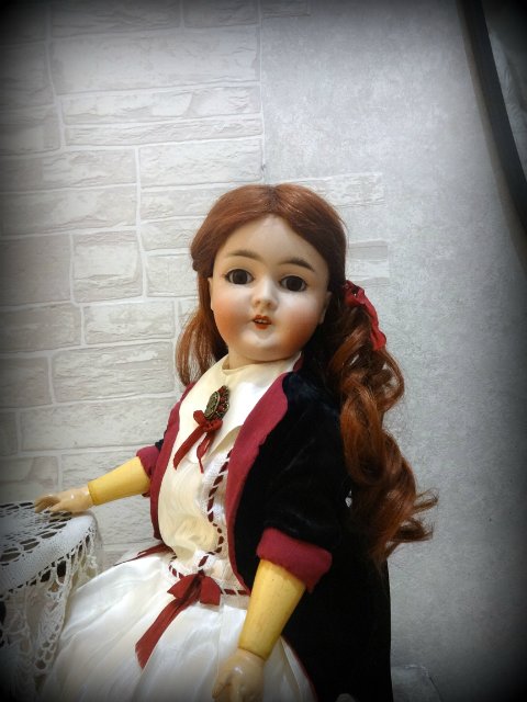 Задумчивая, скромная, тихая и строгая. Armand Marseille