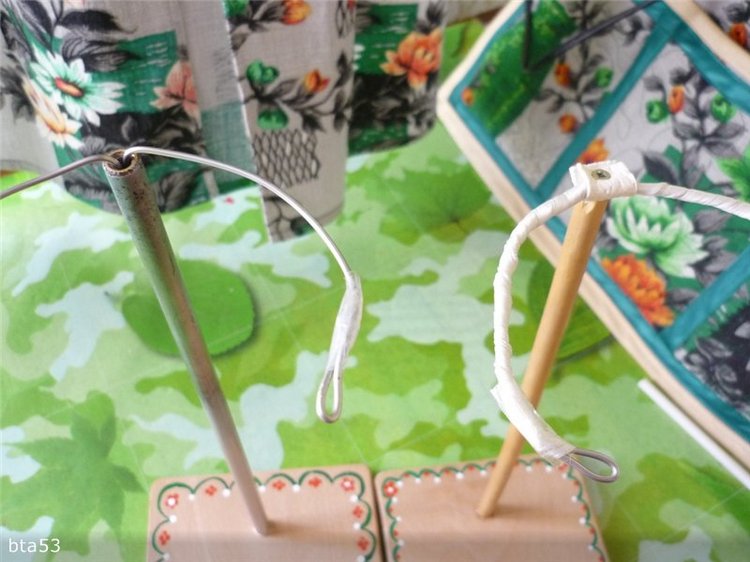 Подставка для куклы | Бэйбики Подставка для куклы — Как сделать подставку для куклы своими руками: держатели и МК (фото 10)