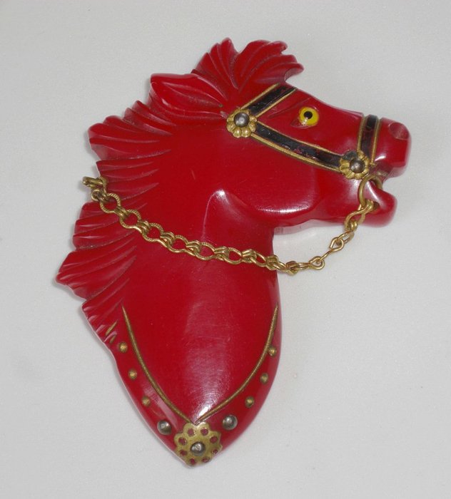 Славный пластик "бакелит"! У него отменный вид! Или возвращение бакелитового болванчика