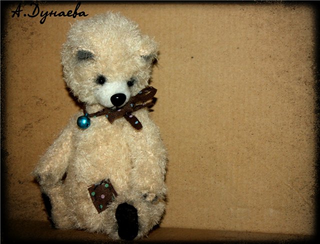 Мишка Бастиан - игрушка вязанная крючком
