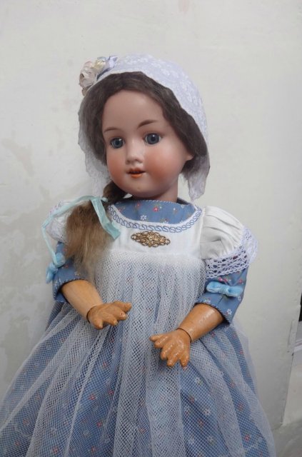 Я называла её Ася. Armand Marseille