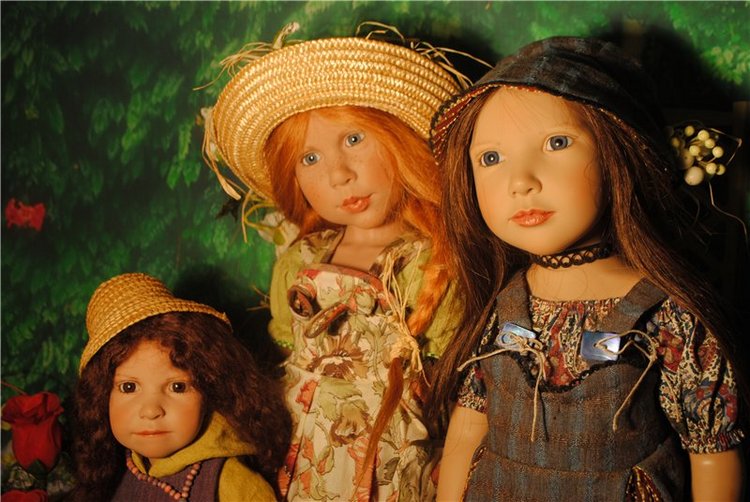 Мы купили два билета - уезжаем завтра в лето