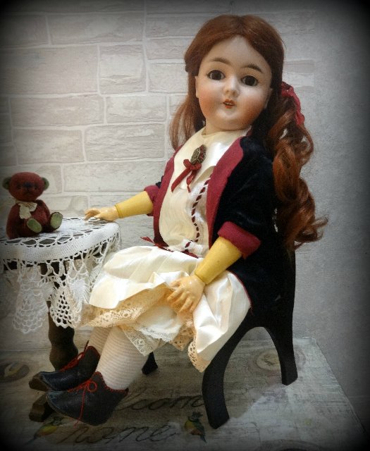 Задумчивая, скромная, тихая и строгая. Armand Marseille