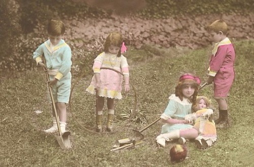 Старый фотоальбом. Девочки и куклы - продолжение