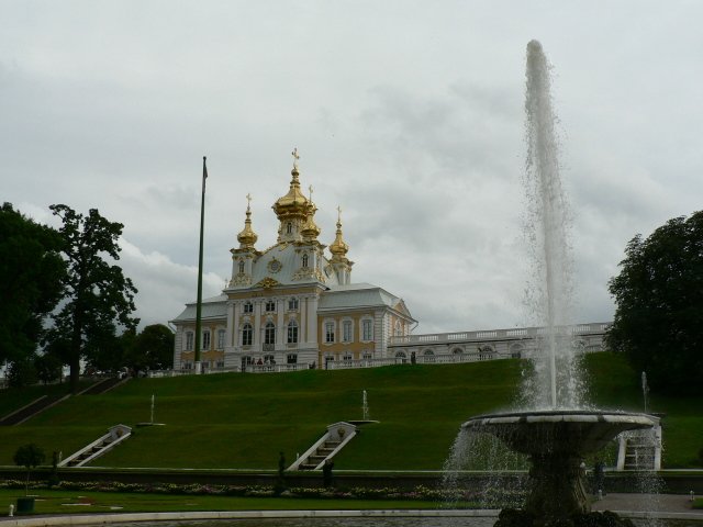 Тучи брызг моря.... Петергоф