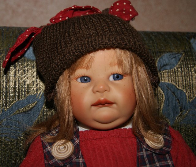 Кто стучится в дверь ко мне с толстой сумкой на ремне