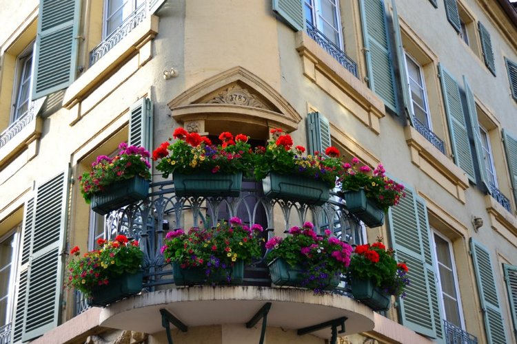 Очарование стринных французских городов