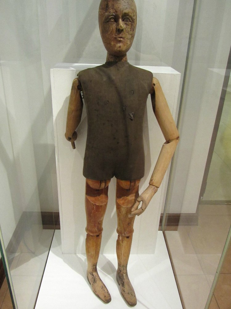 «Мода по-взрослому. Истории из кукольного гардероба» - выставка в Музее-заповеднике «Царицыно» - в шести частях. Часть 1