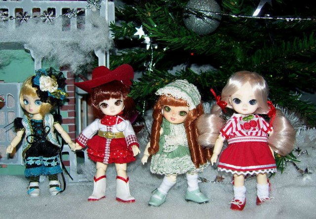 Новогодняя декорация с куколками Ai (фото 2)