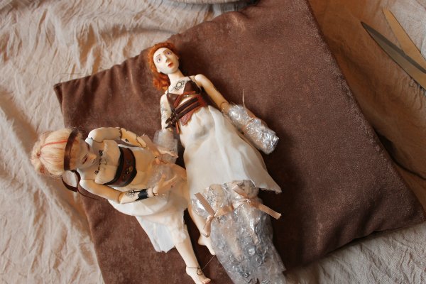 Нейбл провожает сестренку к новым друзьям. Шарнирные авторские куклы (фото 4)