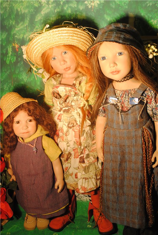 Мы купили два билета - уезжаем завтра в лето