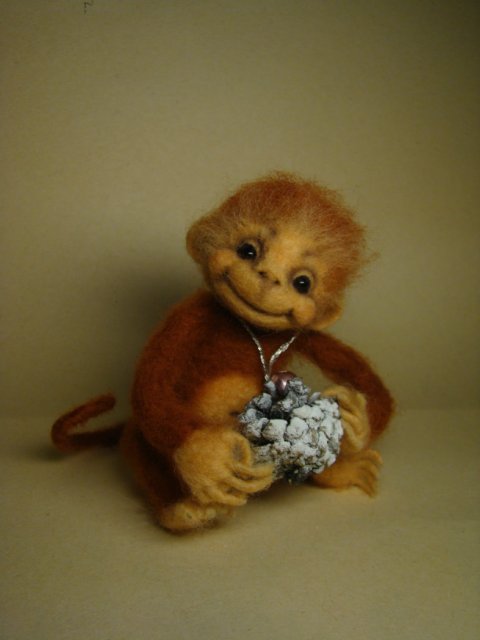 Предновогодняя мартышка. Авторская игрушка валянием из шерсти Ольги Чернухо (фото 2)