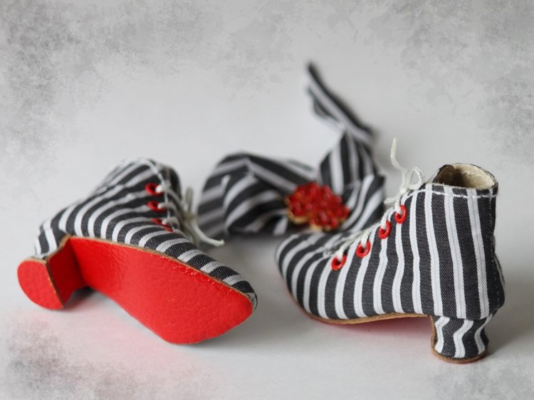 В каждой эпохе должны быть свои Лабутены (фото 8)