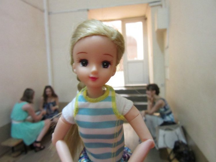 Всё я делаю с Хеленой...и диплом получаю тоже :)