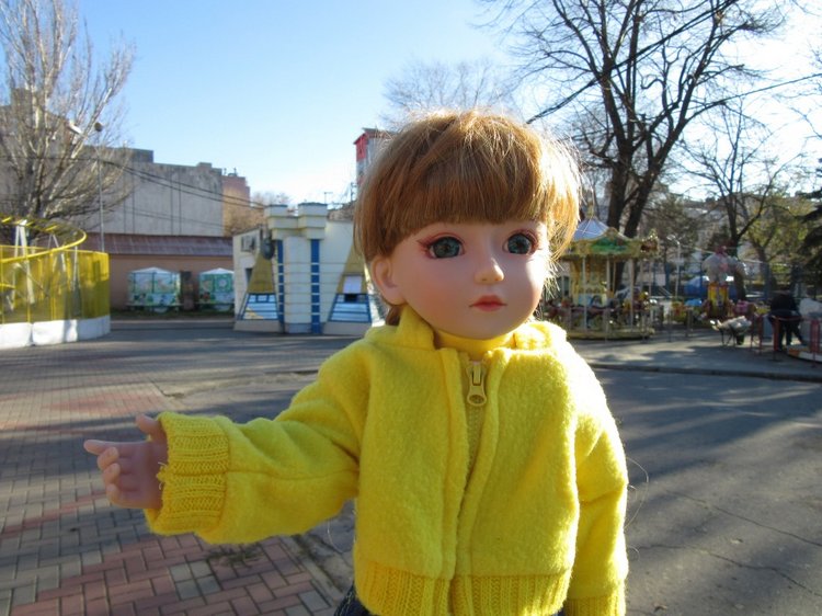 Утренняя прогулка в парке Горького с Соломоном и Анхен, или О сложностях гуляния с собакой и куклой одновременно